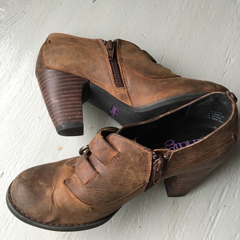 INDIGO by Clarks 🌟 Brown Leather Booties